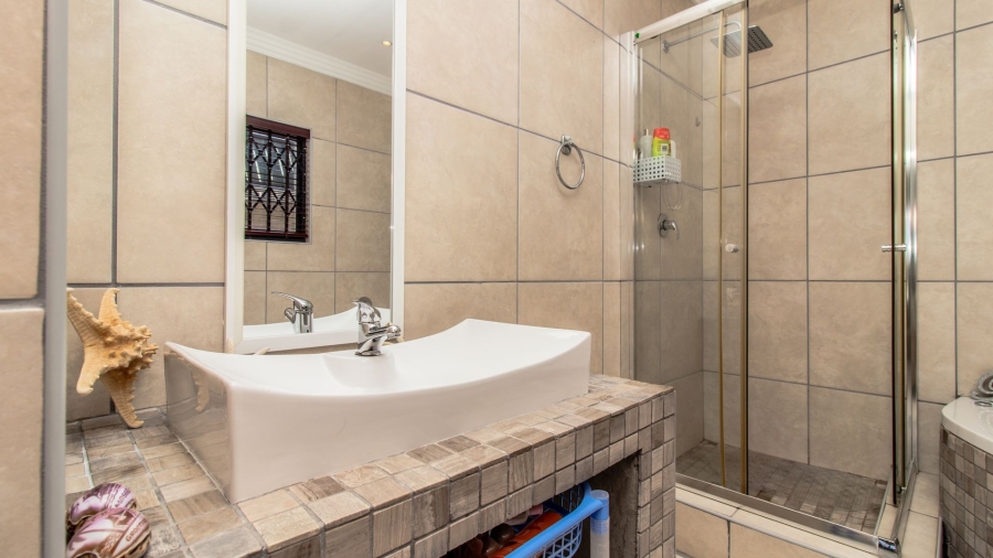 6 Bedroom Property for Sale in Franskraal Western Cape